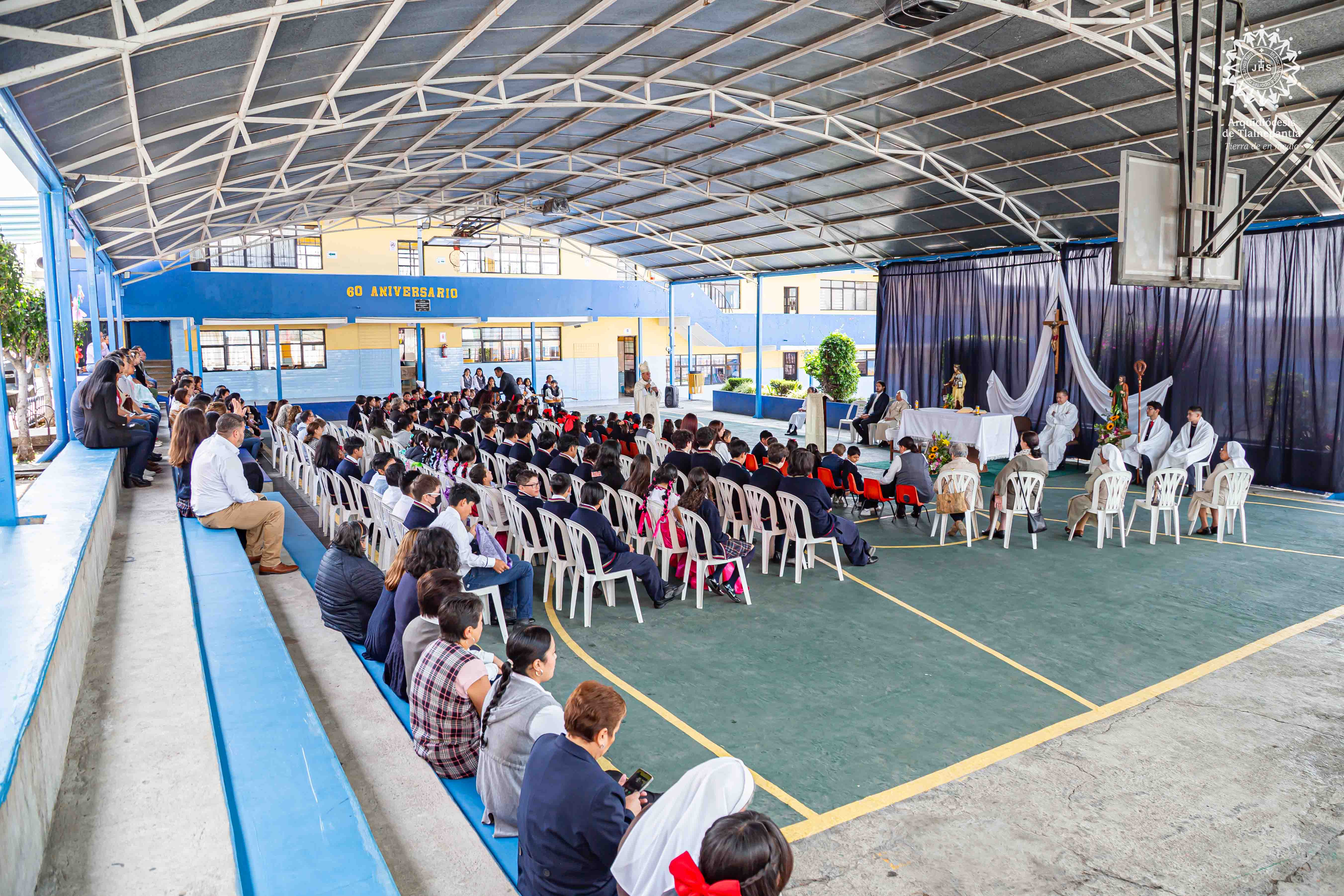 VISITA PASTORAL AL INSTITUTO CIUDAD CUMBRES
